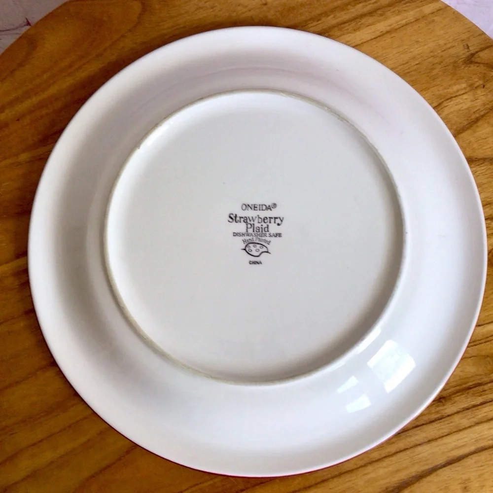 Vintage Oneida Strawberry Plaid Dinner Plates - Set of 2